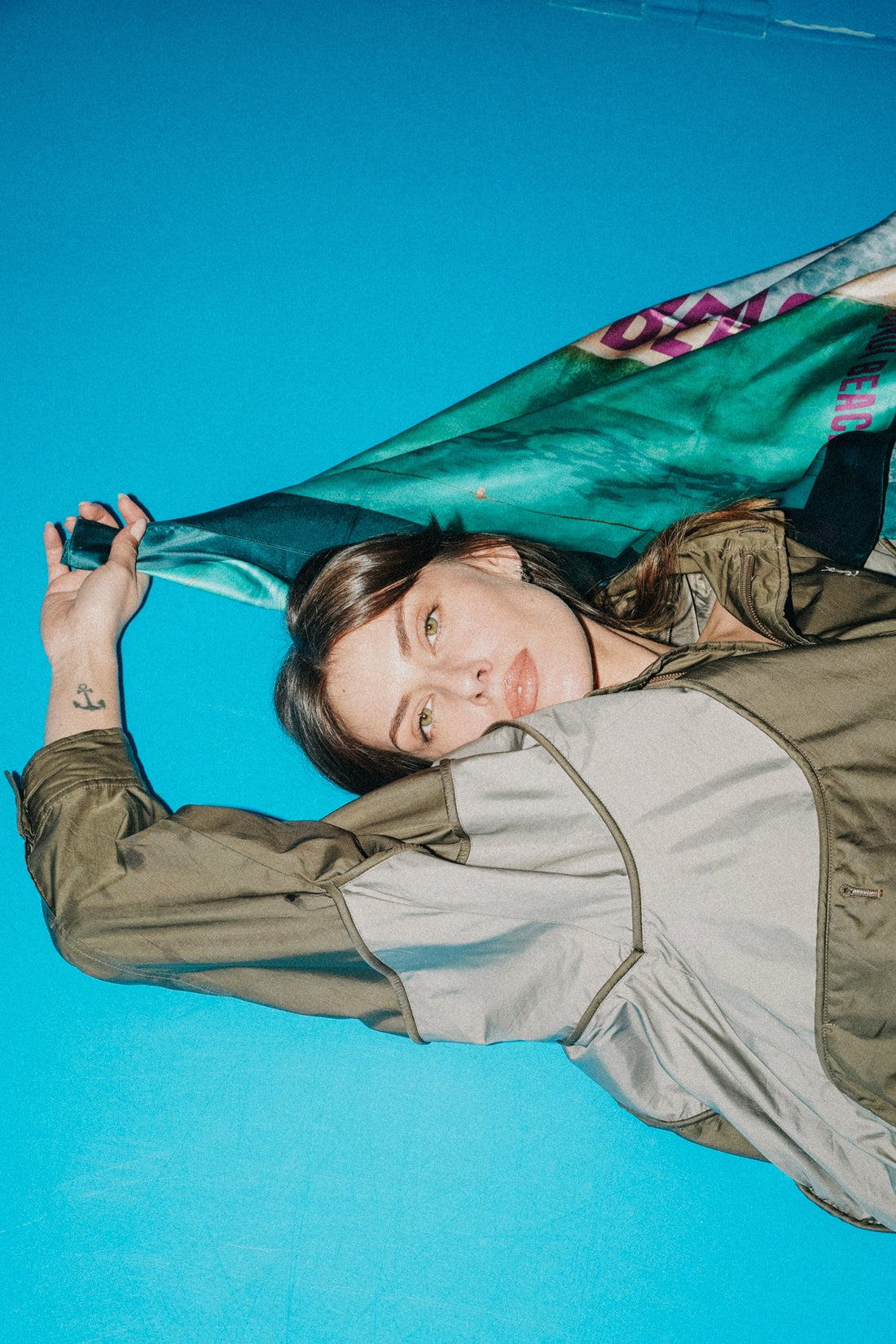 Quel foulard en soie choisir selon votre personnalité ? Le guide style & mood