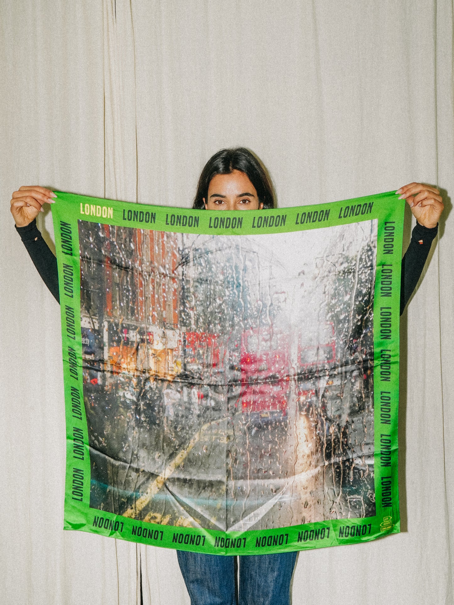 Foulard London – Grand format 90 × 90 cm