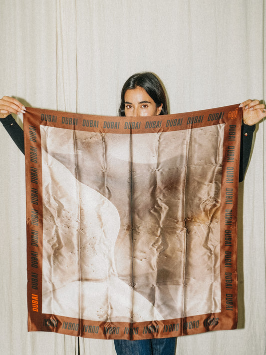 Foulard Dubai – Grand format 90 × 90 cm