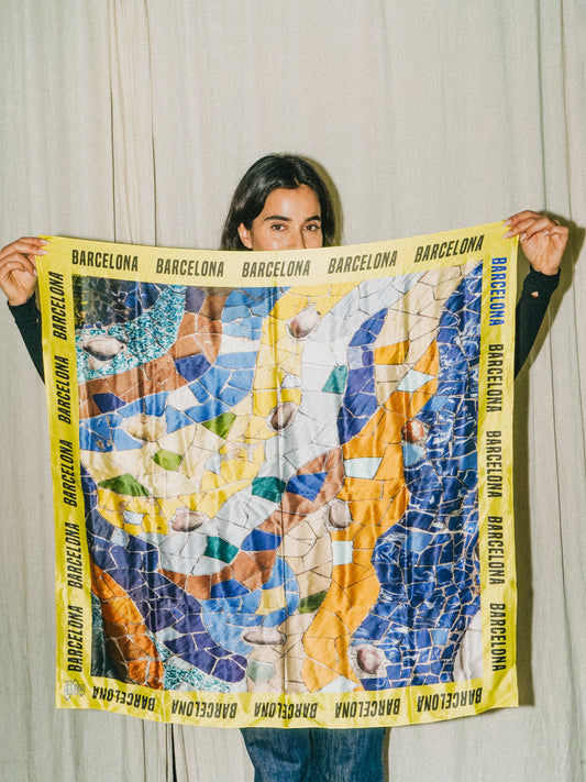 Foulard Barcelona – Grand format 90 × 90 cm